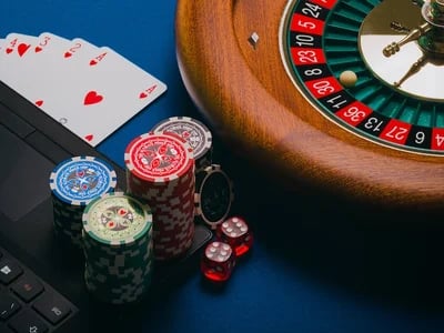 So finden Sie die besten Online-Casino-Turniere und konkurrieren um große Gewinne