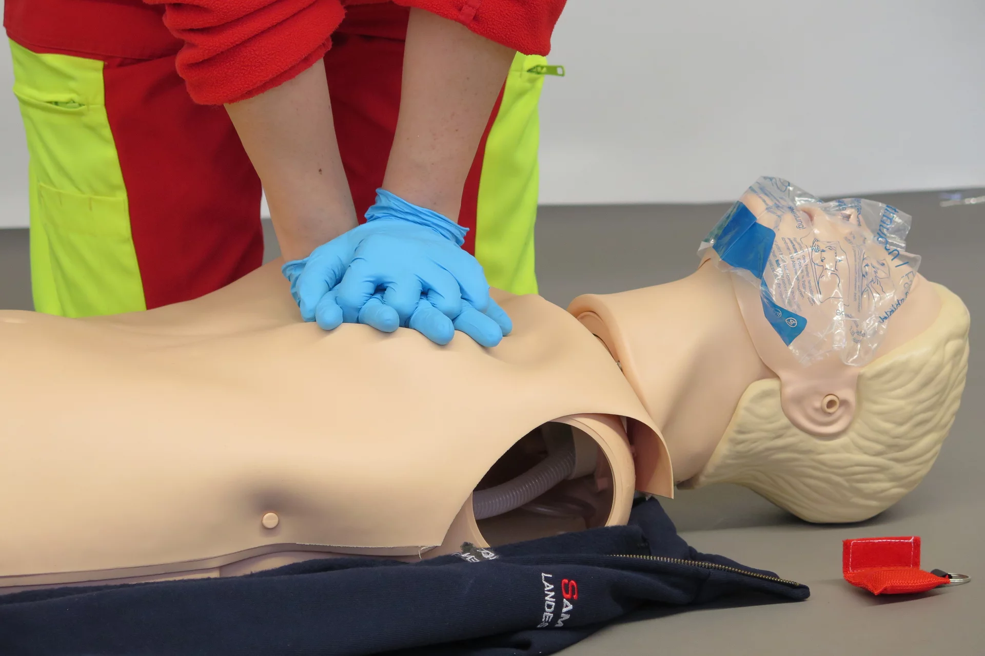 Warum Ein Erste-Hilfe Kurs Ihr Selbstbewusstsein in Notfallsituationen Stärken Kann