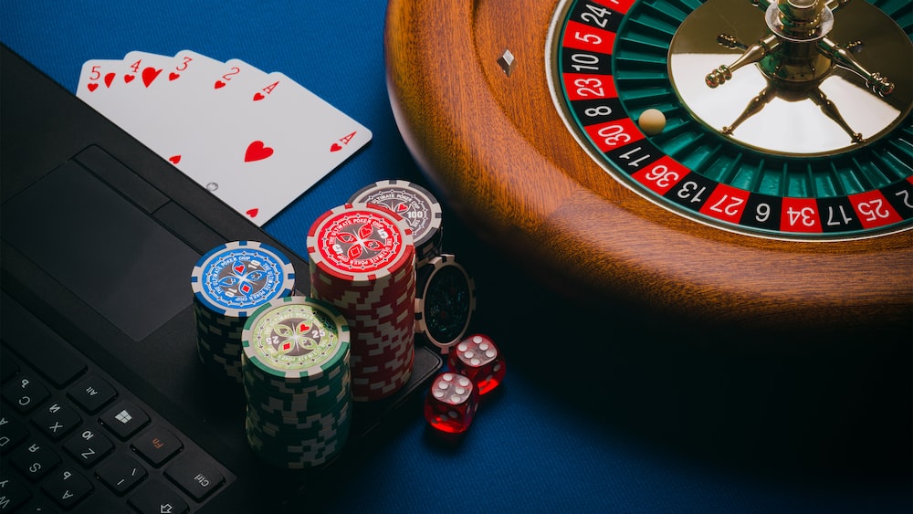 So finden Sie die besten Online-Casino-Turniere und konkurrieren um große Gewinne